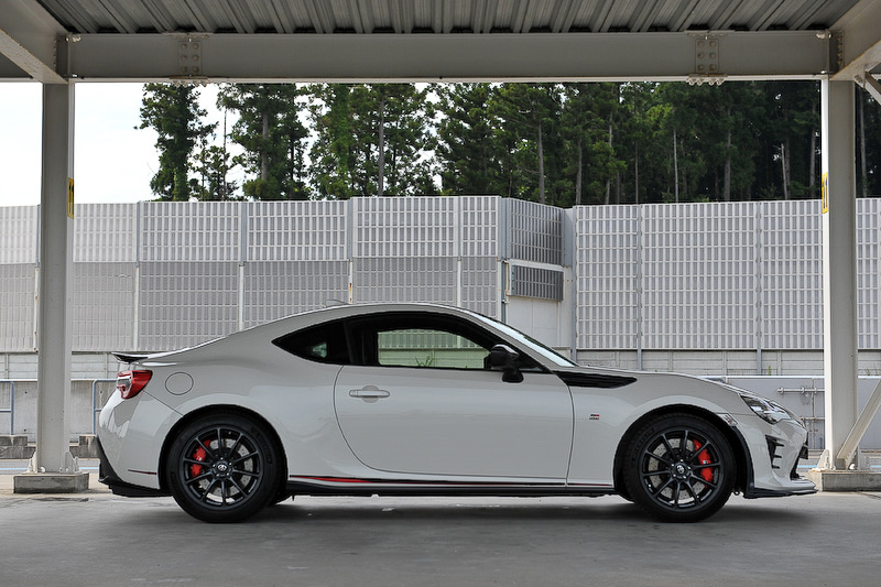 86 GR（プロトタイプ）のボディサイズは4290×1775×1310mm（全長×全幅×全高）、車両重量は1240kg