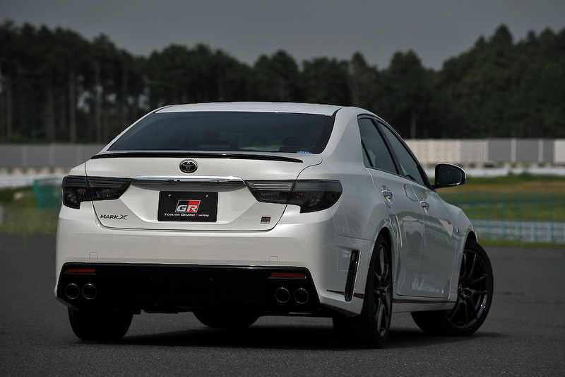 マークX GR SPORT（持ち込み登録）は2.5リッターエンジンの「250S“GR SPORT”」（380万9160円）、3.5リッターエンジンの「350RDS“GR SPORT”」（442万8000円）をラインアップ。トランスミッションは6速AT