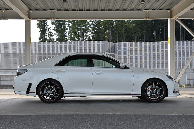 マークX GR SPORT（持ち込み登録）は2.5リッターエンジンの「250S“GR SPORT”」（380万9160円）、3.5リッターエンジンの「350RDS“GR SPORT”」（442万8000円）をラインアップ。トランスミッションは6速AT