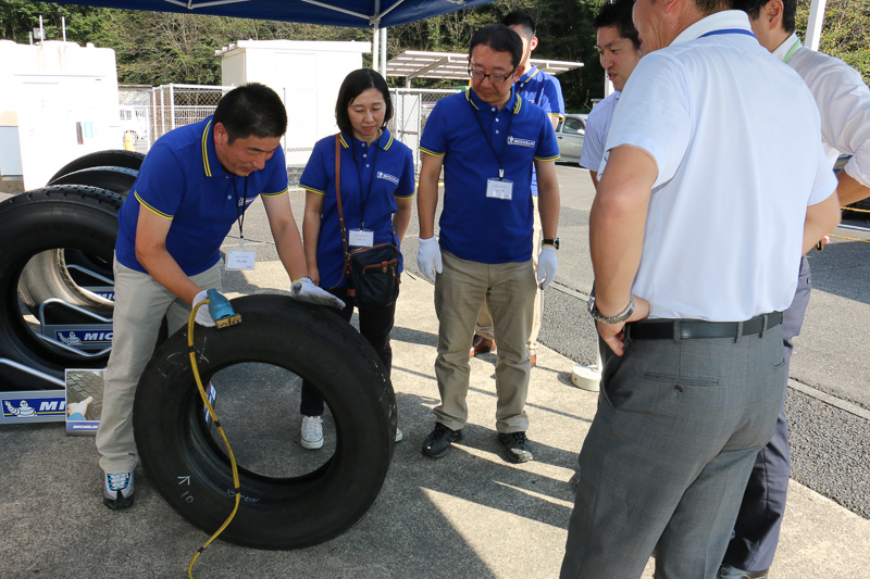 試乗コース脇に設定された「リグルーブ体験コーナー」