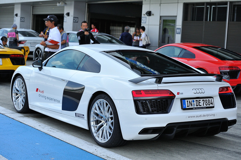 ドイツ本国仕様ということで左ハンドル車