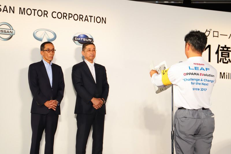 「追浜工場生まれ、いきなり新次元の電気自動車リーフを、ぶっちぎりの品質でお客様に届けるべく、日夜努力を続けている。電気自動車のマザー工場として、グローバルNo.1の品質で自信を持ってお客様にお届けできるよう、さらなる高い目標にチャレンジし、全力で取り組む」（抜粋）と決意表明が行なわれた