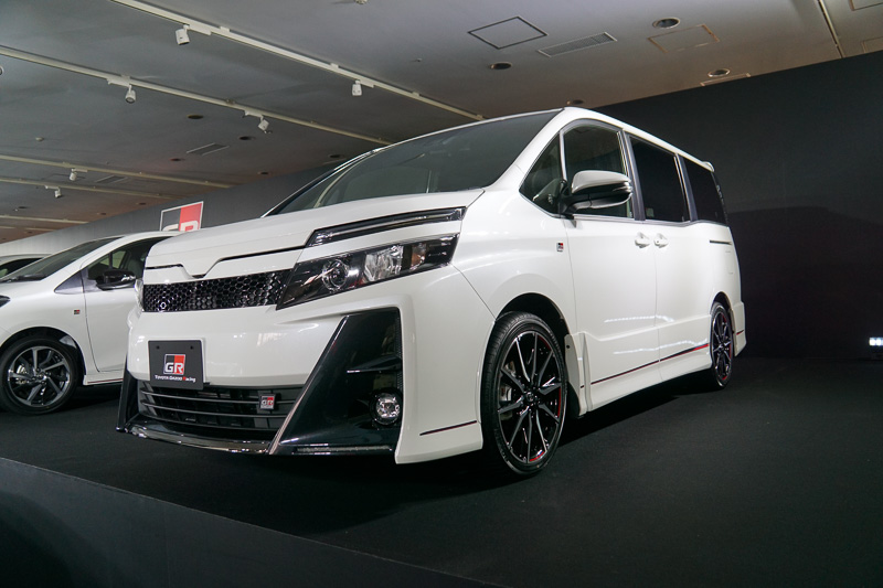 GR SPORTモデルの「ヴォクシー」