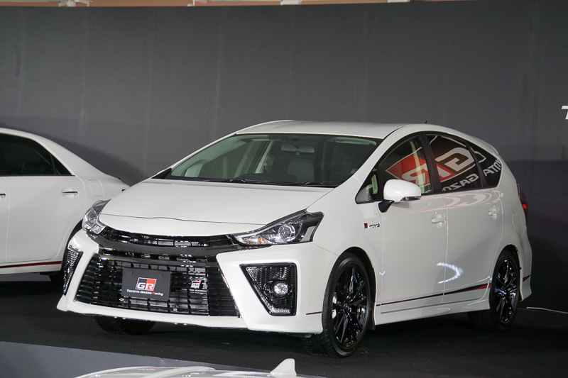 GR SPORTモデルの「プリウスα」