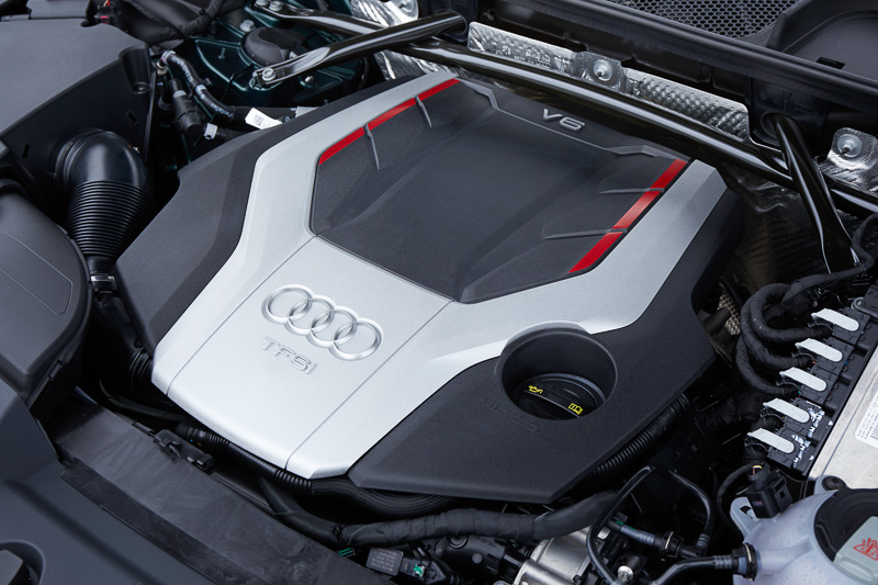 搭載するV型6気筒DOHC 3.0リッターターボエンジン