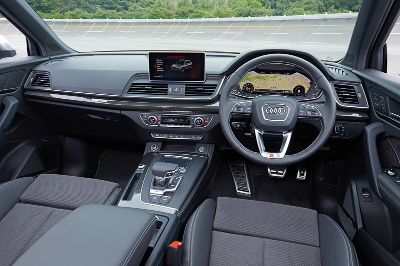 新型SQ5のインテリア