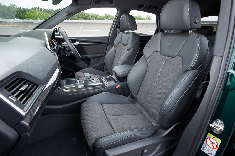 新型SQ5のインテリア