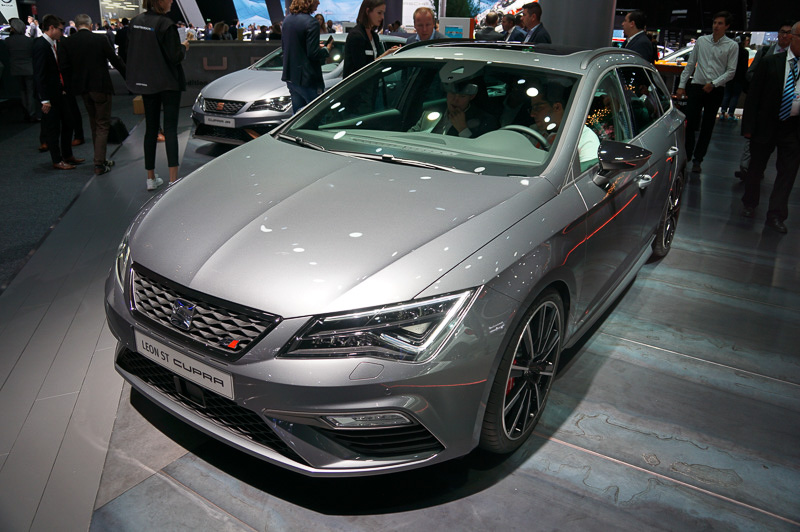 セアトブースに展示されていたLeon ST CUPRA