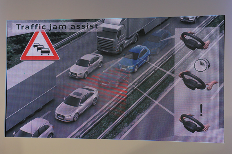 65km/h以下の渋滞時に同一車線内での運転操作（アクセル、ブレーキ、ステアリング）をシステムが行なうレベル2自動運転「トラフィックジャムアシスト」搭載車は12月以降に発売