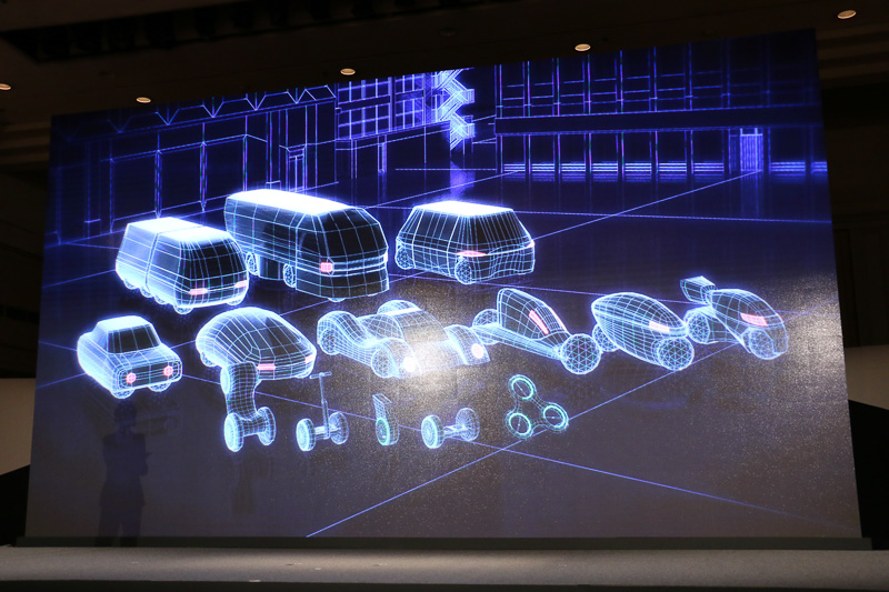 映像には回答内容に応じた「オリジナルモビリティ」も登場する