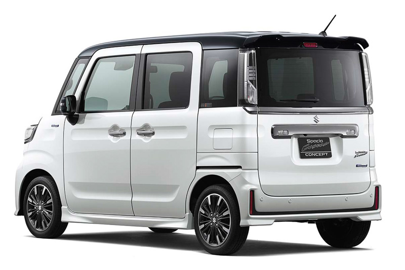 ホワイトのボディカラーにブラックルーフを組み合わせた2トーンカラーを採用し、ブラックメッキ調に仕上げたパーツで存在感を際立たせた。ボディサイズは3395×1475×1785mm（全長×全幅×全高）で、ホイールベースは2460mm