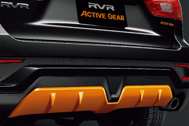 リアアンダーガーニッシュ