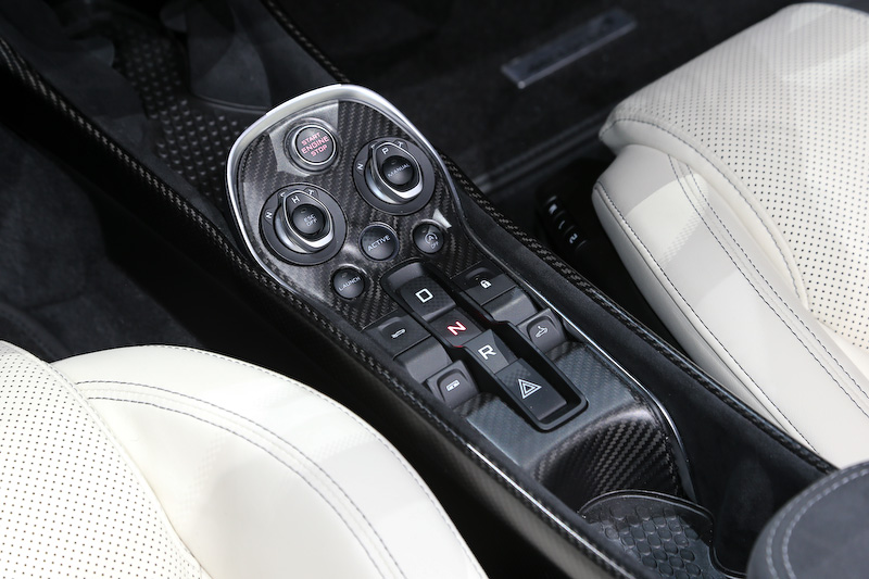 最上級のナッパレザーを採用するインテリア