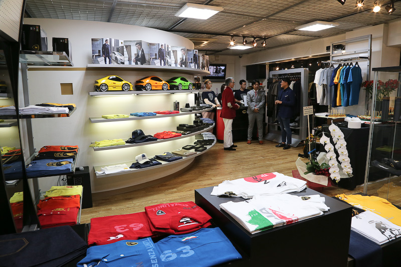 COLLEZIONE AUTOMOBILI LAMBORGHINI GINZAの店舗内