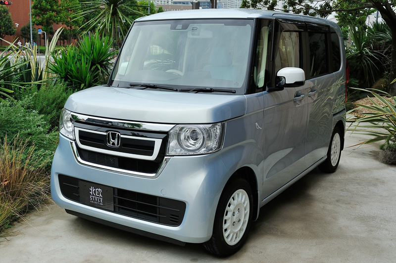 ホンダアクセスの純正アクセサリーで内外装をドレスアップした「北欧スタイルコレクション」のN-BOX