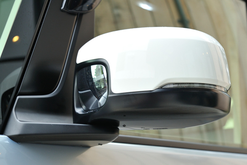 ホンダアクセスの純正アクセサリーで内外装をドレスアップした「北欧スタイルコレクション」のN-BOX