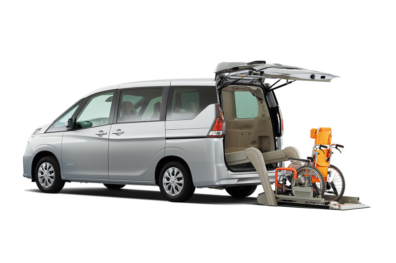 セレナ チェアキャブ リフタータイプ