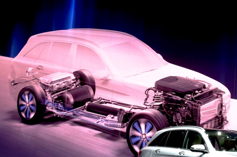 燃料電池システムの構成。リアシート部やフロアトンネルに水素タンクが搭載される