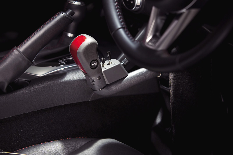 ロードスター RFに装着される手動運転装置