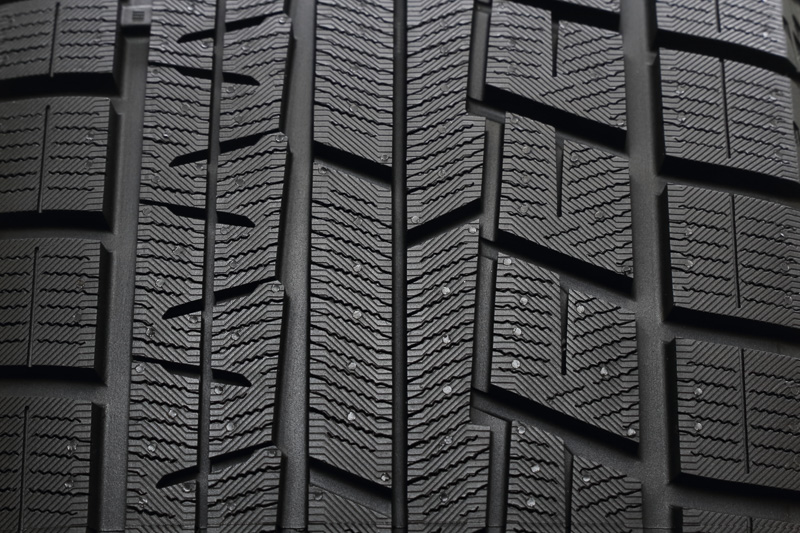 各部の拡大写真。左がイン側、右がアウト側