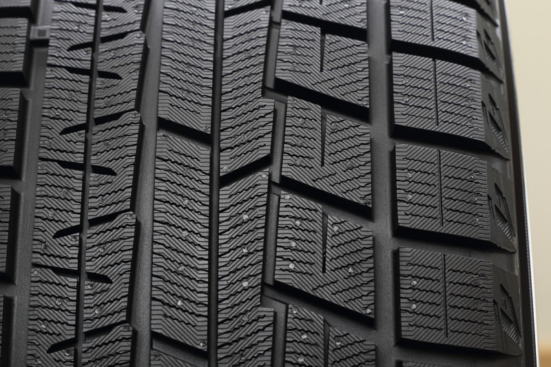 各部の拡大写真。左がイン側、右がアウト側