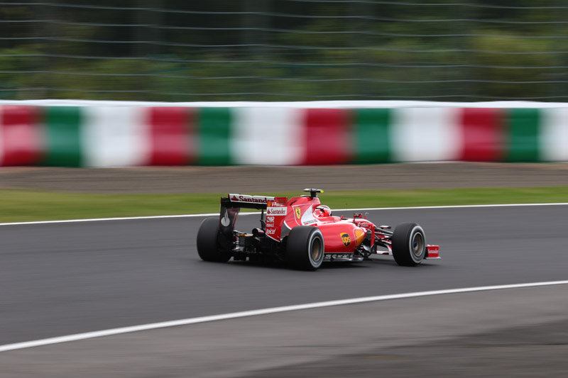 ヘアピンの常設席右横の土手から撮影。リサイズのみ、焦点距離はフルサイズで386mm相当
