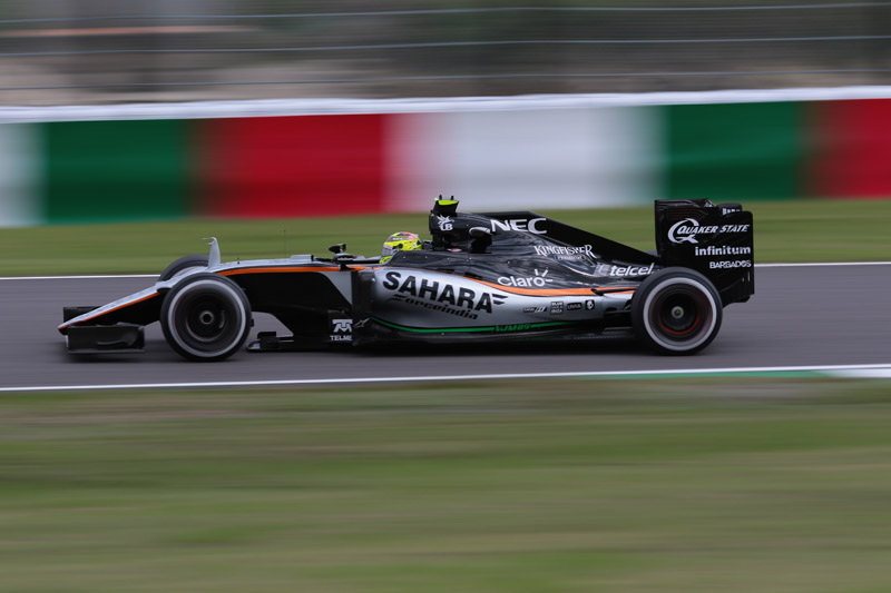 C席スタンドややS字側の下段で撮影。リサイズのみ、焦点距離はフルサイズで320mm相当