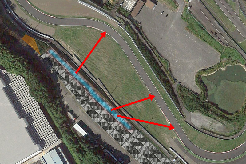 矢印がこの3枚の撮影場所。お勧めの撮影ポイントは青色のエリア。オレンジ色のカメラマンエリアもコースに近くお勧めだ（Googleマップ）