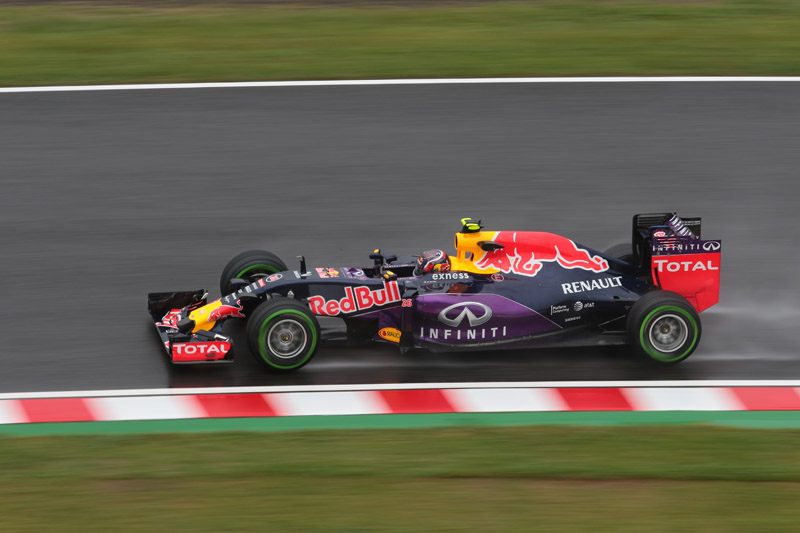 D3席中段付近から撮影。リサイズのみ、焦点距離はフルサイズで216mm相当