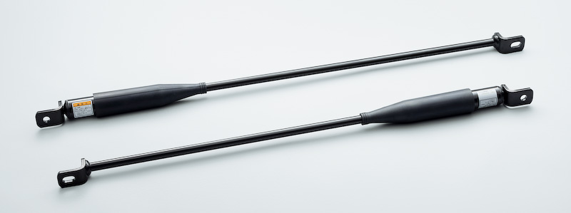 走行中に発生する車体のゆがみや微振動を減衰させる「パフォーマンスダンパー」