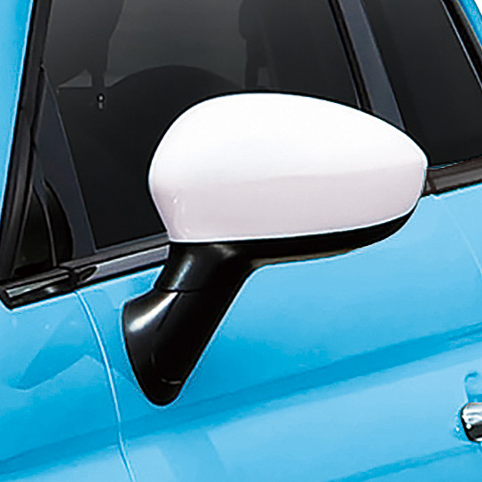 ホワイトのサイドミラーカバーを特別装備