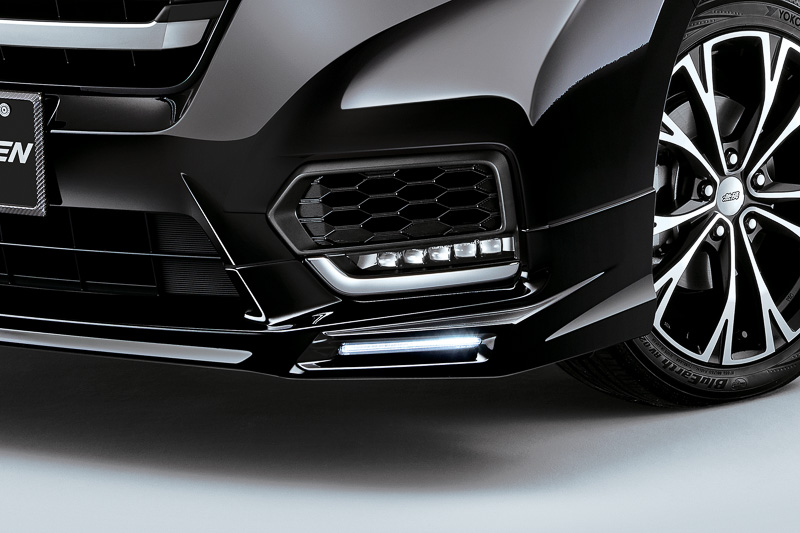 エアロイルミネーション付きフロントアンダースポイラー：カラード仕上げ6万1560円（未塗装5万6160円）