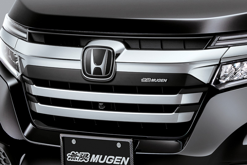 フロントグリルガーニッシュ：3万7800円