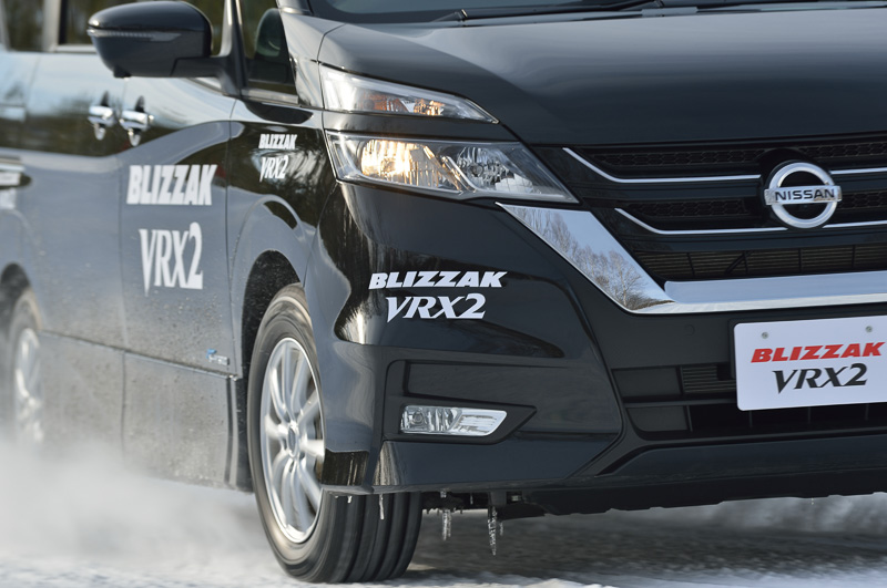 セレナの4WDは重心高が適切で、しっかりしたグリップが出る