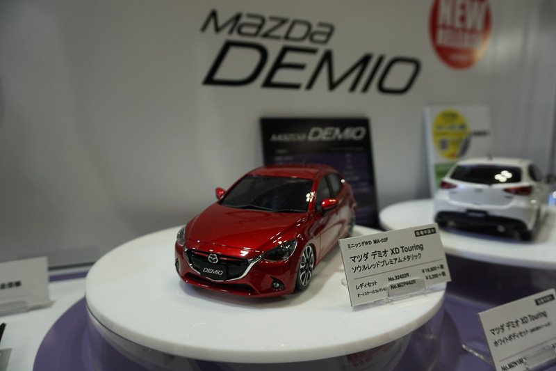 「ミニッツレーサー」シリーズの新製品として「プリウス」「デミオ」が登場