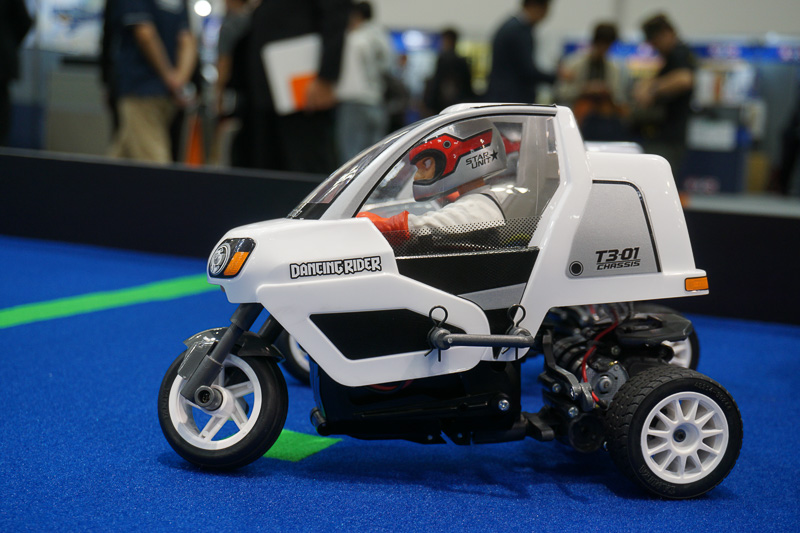 倒れても起き上がるRCモデル「3輪バイクRC【仮称】」