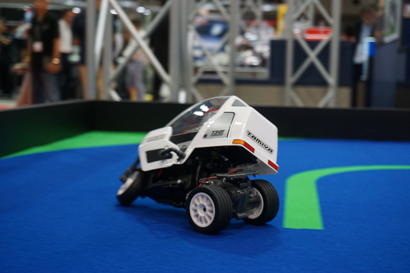 倒れても起き上がるRCモデル「3輪バイクRC【仮称】」