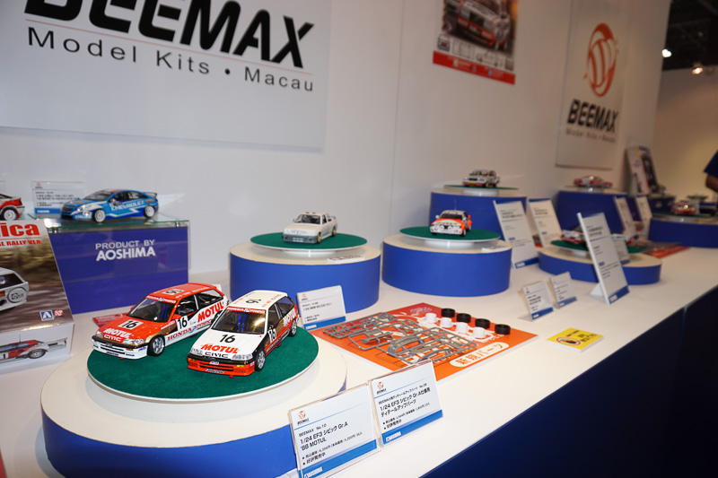 キャラクター商品なども展開している