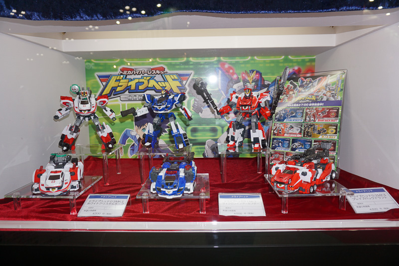 鉄道模型ブランド「TOMIX」、ミニカーブランド「トミカ」の各種商品が展示される