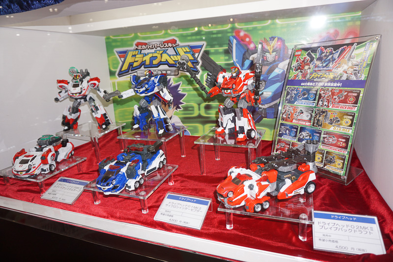 鉄道模型ブランド「TOMIX」、ミニカーブランド「トミカ」の各種商品が展示される