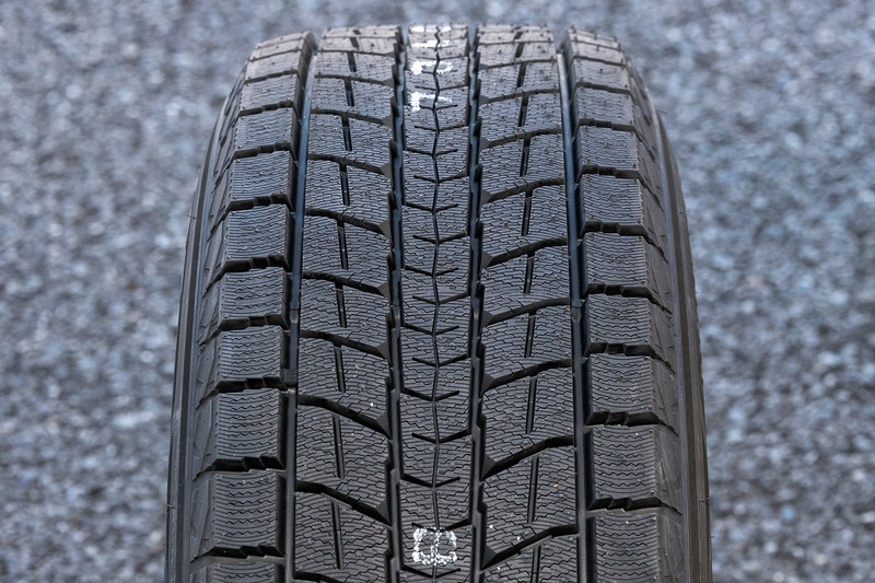 SUV専用設計のパターンを採用。乗用車向けの「WINTER MAXX 02」よりアグレッシブな印象を受ける