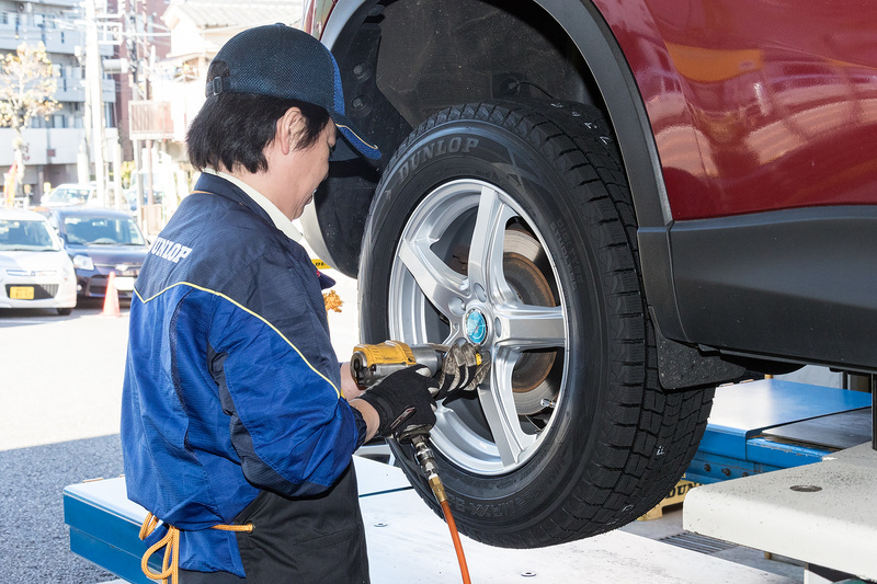 インパクトレンチのあとトルクレンチでキッチリ締めて装着完了