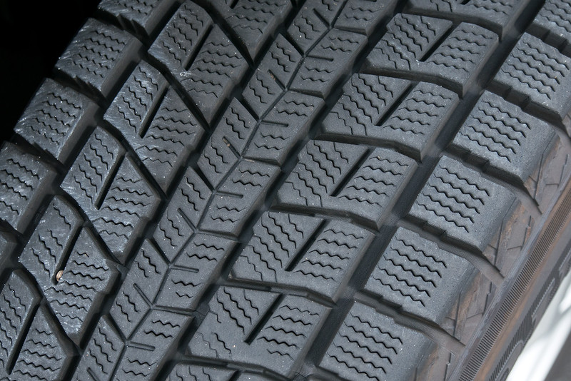 1万4000kmほど走行した後のトレッド面。エッジはだいぶ丸くなったもののブロックはしっかりしている