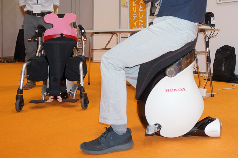 ベースとなっているのは、本田技研工業のパーソナルモビリティUNI-CUB β