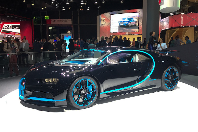 2017年のフランクフルトモーターショーで展示されたスーパースポーツカー「シロン」