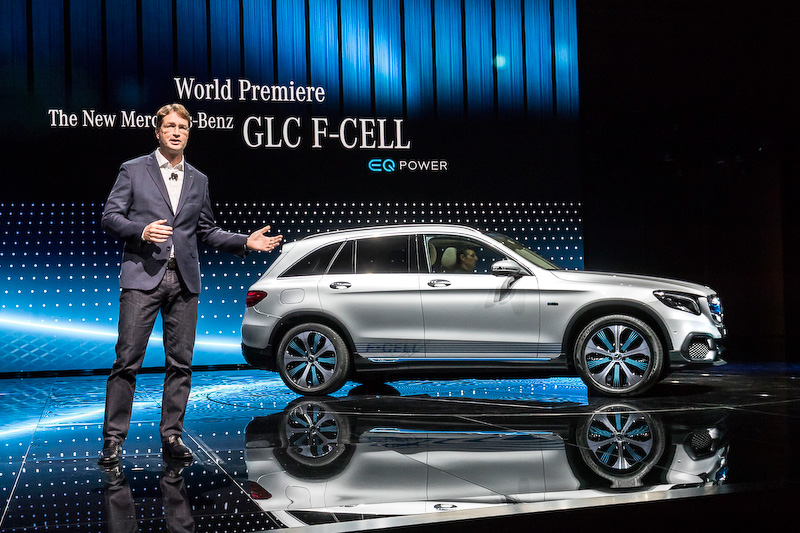 水素を利用した燃料電池と蓄電池のハイブリッドのコンセプトモデル<a href="http://car.watch.impress.co.jp/docs/event_repo/2017frankfurt/1080618.html">「GLC F-CELL」</A>