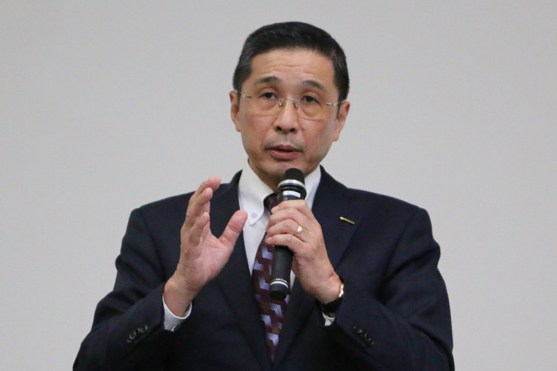 登録手続きを一時停止していた件について説明を行なう日産自動車 代表取締役社長兼最高経営責任者の西川廣人氏