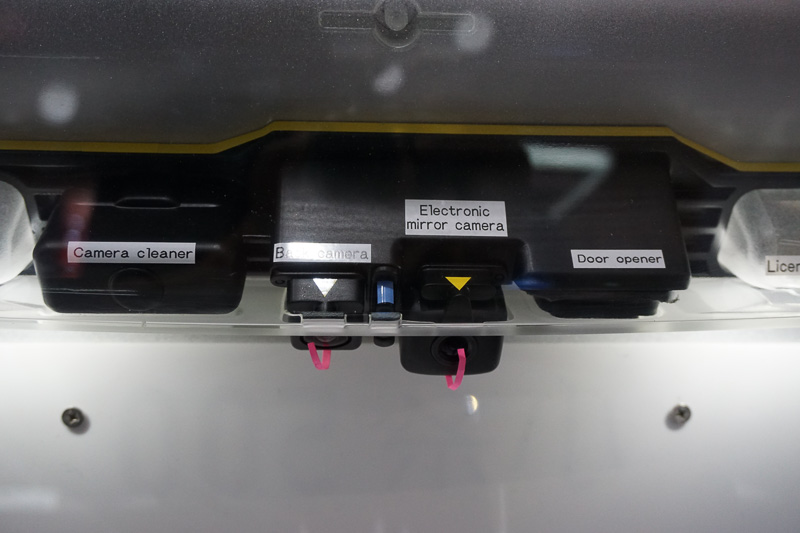 カメラに付着した水滴をエアで飛ばす技術なども出展