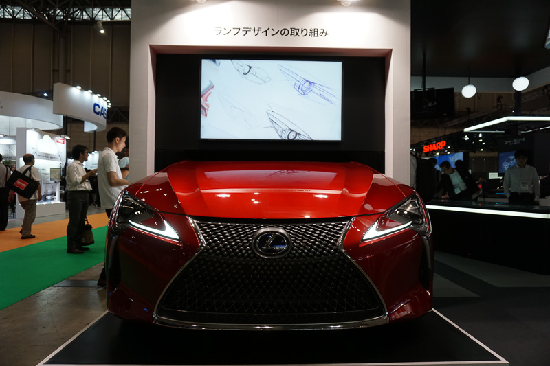 カメラに付着した水滴をエアで飛ばす技術なども出展