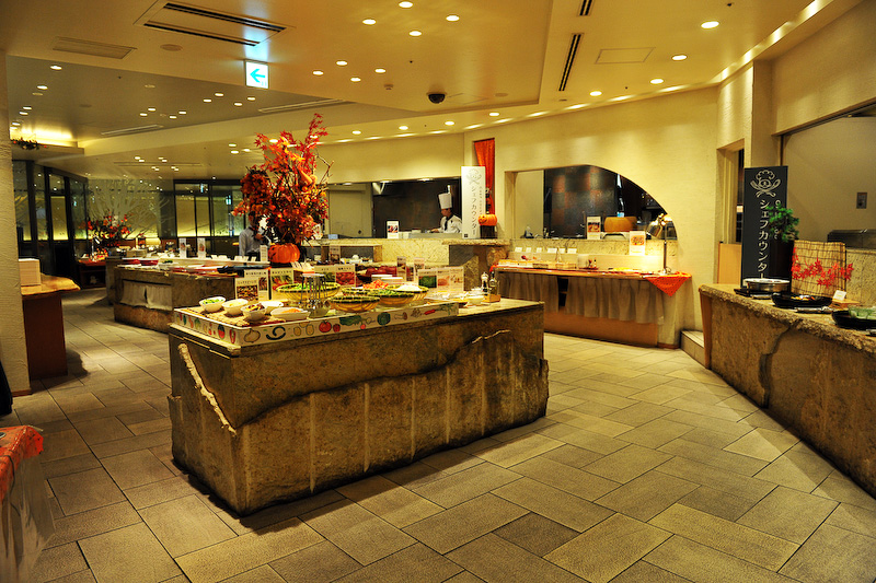 三重県産の食材などを使った豊富な種類の料理が用意